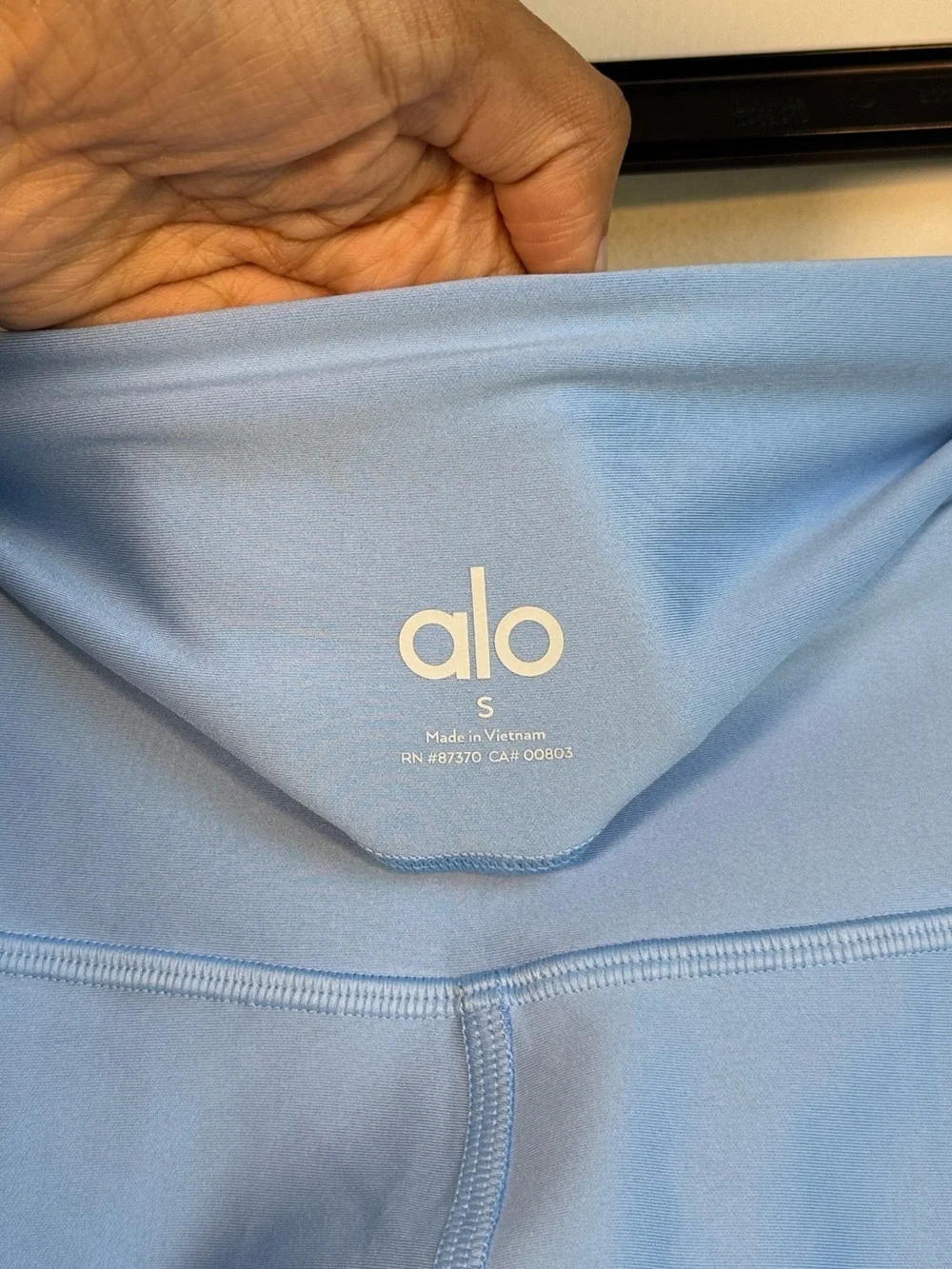 ALO Yoga High-Waist Airlift Legging in Seashell Blue - S